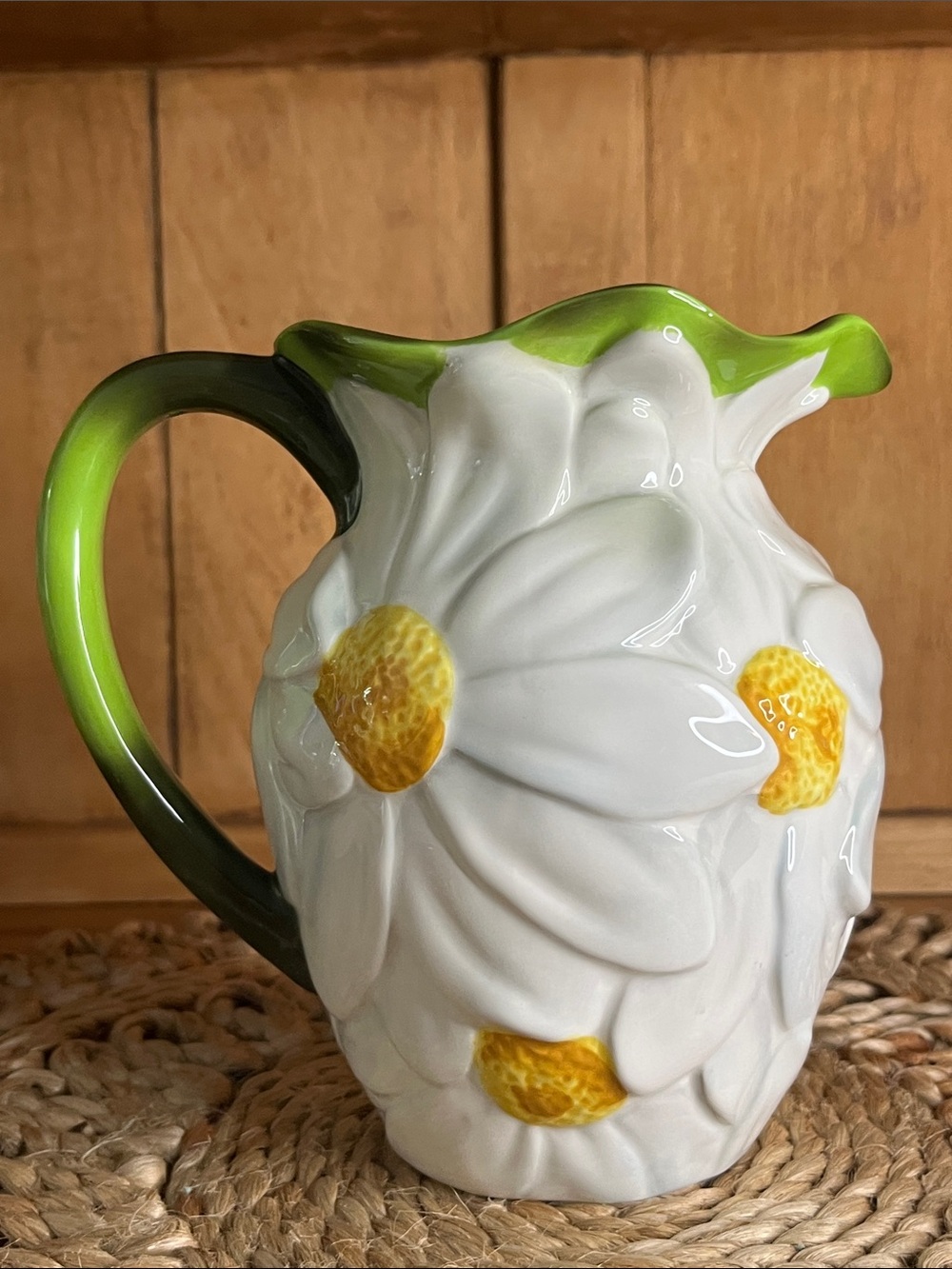 Beautiful, Vintage, Teleflora, White Daisies Porcelain Pitcher.